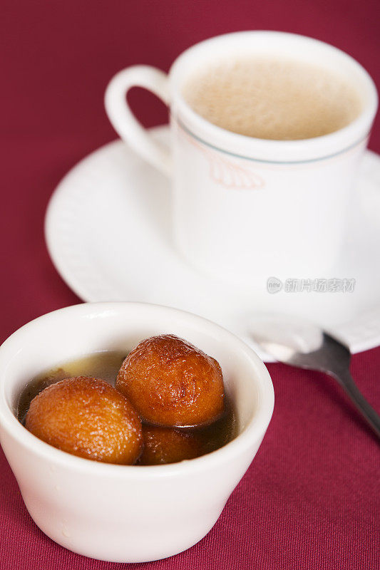 印度甜点:“gulab jamun”与茶